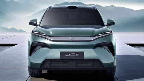 BYD anuncia tecnología de carga ultrarrápida que iguala el tiempo de tanqueo de autos a gasolina